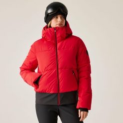 Kurtka narciarska damska z membraną Glitz Dare 2b. Czerwone kurtki narciarskie Dare 2b, na zimę, bez wzorów, z polaru, bez kaptura, narciarskie. W wyprzedaży za 899.99 zł.