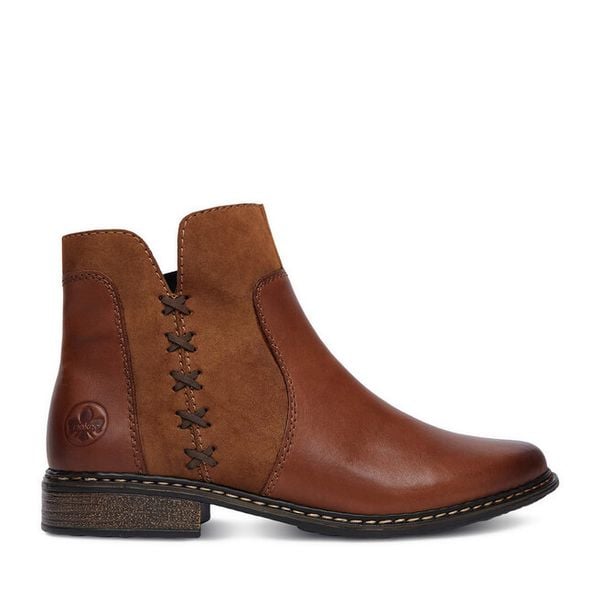 Botki Rieker. Brązowe botki Rieker, bez wzorów, bez obcasa, na płaskiej podeszwie, bez zapięcia. Za 389.99 zł.