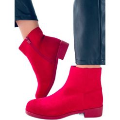 PA1 Sztyblety damskie zamszowe Verbe Red czerwone. Czerwone botki PA1, bez wzorów, z zamszu, bez obcasa, na płaskiej podeszwie, bez zapięcia. Za 109.00 zł.