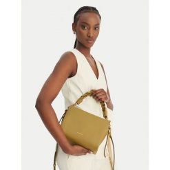 Torebka Coccinelle. Zielone torebki klasyczne Coccinelle, bez wzorów, klasyczne, bez dodatków. Za 1,549.00 zł.