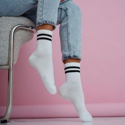 Białe skarpetki damskie dwa paski 1236 bk. Białe skarpetki Milena, bez wzorów, z bawełny. Za 16.90 zł.