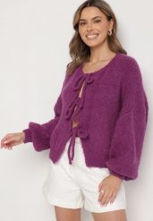 Fioletowy Kardigan Oversize z Wełną Zdobiony Kokardkami Eleathalie. Fioletowe swetry Born2be, z aplikacjami, z jeansu, eleganckie, bez ramiączek. Za 139.99 zł.