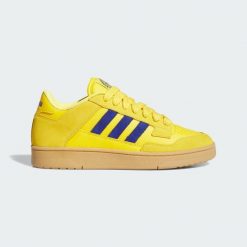 Buty Rapid Court Low. Niebieskie buty sportowe lifestyle adidas, bez wzorów, bez zapięcia, do koszykówki. W wyprzedaży za 233.45 zł.