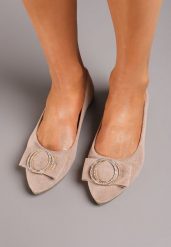 Beżowe Płaskie Balerinki ze Skórzaną Wkładką Ozdobione Kokardą i Cyrkoniami Hollana. Brązowe baleriny Born2be, bez wzorów, eleganckie, bez obcasa, na płaskiej podeszwie, bez zapięcia. W wyprzedaży za 48.74 zł.