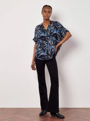 Apricot Bluzka w kolorze granatowo-błękitnym rozmiar: XS. Niebieskie bluzki Apricot, s, bez wzorów, z wiskozy, klasyczne, bez kołnierzyka, bez ramiączek. Za 48.16 zł.