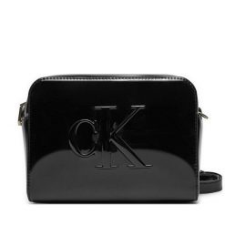 Torebka Calvin Klein Jeans. Czarne listonoszki Calvin Klein Jeans, bez wzorów, z jeansu, bez dodatków. Za 209.99 zł.