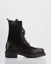 BOTKI Z NUBUKU MA464 NAB NERO. Botki Venezia, bez wzorów, z nubiku, bez obcasa, bez zapięcia. Za 489.00 zł.