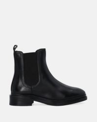 KLASYCZNE CZARNE SZTYBLETY DAMSKIE SAIRA-2402 BLACK. Czarne botki Venezia, bez wzorów, ze skóry, klasyczne, bez obcasa, bez zapięcia. Za 299.00 zł.