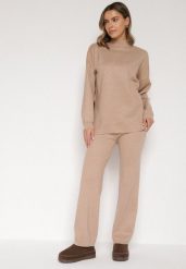 Beżowy Komplet z Wiskozą Ozdobiony Metaliczną Nicią Sweter z Półgolfem i Szerokie Spodnie Aresina. Brązowe swetry Born2be, uniwersalny, bez wzorów, z dzianiny, klasyczne, bez ramiączek. Za 169.99 zł.