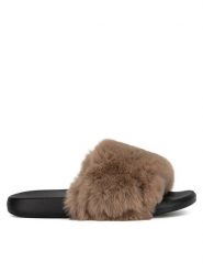 DeeZee Klapki WFA2783-1 Beżowy. Brązowe klapki DeeZee, bez wzorów, z materiału, bez obcasa, bez zapięcia. Za 59.99 zł.