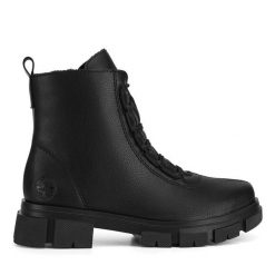 Botki Rieker. Czarne botki Rieker, bez wzorów, bez obcasa, na płaskiej podeszwie, bez zapięcia. Za 319.00 zł.