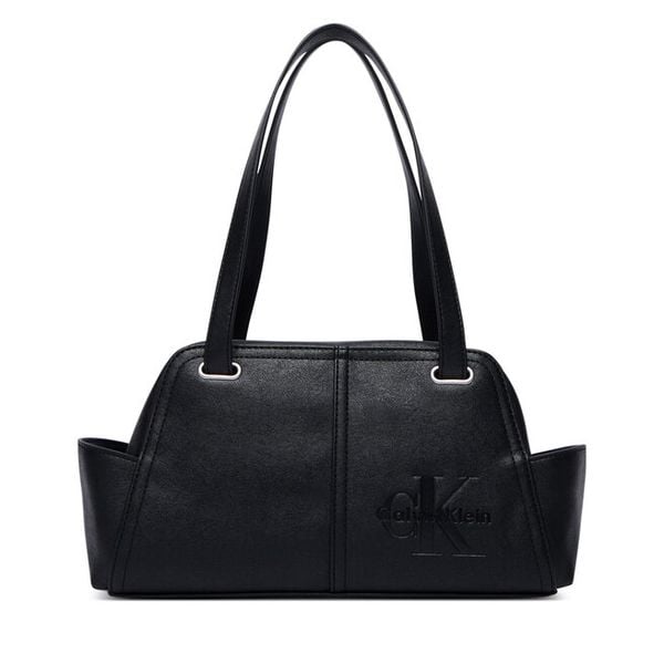 Torebka Calvin Klein. Czarne torebki klasyczne Calvin Klein, bez wzorów, klasyczne, bez dodatków. Za 489.99 zł.