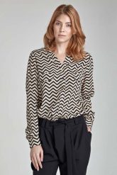 Koszulowa Bluzka z Dekoltem "V" - Paski. Brązowe bluzki SALE, bez wzorów, z materiału, bez kołnierzyka, bez ramiączek. Za 109.90 zł.