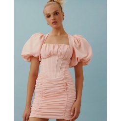 MARIANNA SENCHINA - Brzoskwiniowa sukienka z bufkami Ariel. Brązowe sukienki MARIANNA SENCHINA, na wesele, l, bez wzorów, z materiału, eleganckie, bez kołnierzyka, bez ramiączek, mini, dopasowane. Za 4,220.00 zł.