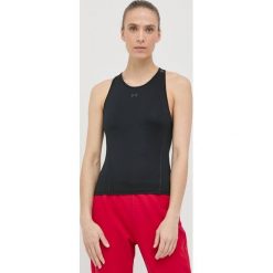 Under Armour top treningowy Live Graphic 1369916 kolor czarny. Czarne topy Under Armour, l, bez wzorów, z materiału, bez kołnierzyka, bez ramiączek. W wyprzedaży za 114.99 zł.