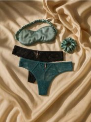 Koronkowe stringi 2 pack - zielony. Zielone stringi Sinsay, bez wzorów, z koronki. Za 19.99 zł.