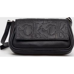 Calvin Klein Jeans torebka K60K609793.9BYY kolor czarny. Czarne listonoszki Calvin Klein Jeans, bez wzorów, z jeansu, bez dodatków. Za 449.99 zł.