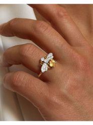 Les Petites Précieuses Pozłacany pierścionek z cyrkoniami i cytrynem rozmiar: 60. Żółte pierścionki Les Petites Précieuses, z cyrkonią, pozłacane. Za 217.99 zł.