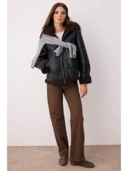 Trendyol Kurtka w kolorze czarnym ze skóry syntetycznej rozmiar: L. Czarne kurtki Trendyol, l, bez wzorów, ze skóry, bez kaptura. Za 143.99 zł.