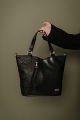 Shopperka skórzana SHE 705 czarny croco. Czarne torebki klasyczne SHE, bez wzorów, ze skóry, biznesowe, bez dodatków. Za 246.99 zł.