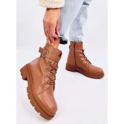 Botki militarne Camel beżowy. Brązowe botki bez wzorów, ze skóry ekologicznej, militarne, bez obcasa, bez zapięcia. Za 206.77 zł.