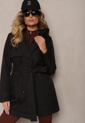 Czarna Kurtka Dwurzędowa o Fasonie Płaszczyka z Kapturem Wiązana w Talii Erillen. Czarne kurtki Renee, l, z aplikacjami, z jeansu, eleganckie, z kapturem. W wyprzedaży za 262.49 zł.