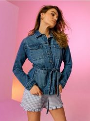 Jeansowa koszula z paskiem - niebieski. Niebieskie koszule Sinsay, l, bez wzorów, z jeansu, bez kołnierzyka, bez ramiączek. Za 79.99 zł.