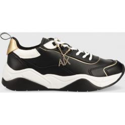 Armani Exchange sneakersy skórzane kolor czarny. Czarne buty sportowe lifestyle Armani Exchange, bez wzorów, z gumy, sportowe, z okrągłym noskiem, bez zapięcia. W wyprzedaży za 558.99 zł.