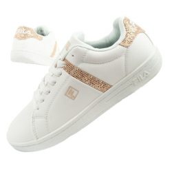 Buty trampki sportowe sneakersy Fila Crosscourt 2. Białe buty sportowe lifestyle Fila, bez wzorów, sportowe, bez zapięcia. W wyprzedaży za 202.25 zł.