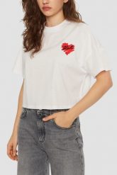 KARL LAGERFELD Biały damski top Hearts Cropped. Białe topy KARL LAGERFELD, xs, z aplikacjami, z bawełny, bez kołnierzyka, bez ramiączek. W wyprzedaży za 259.99 zł.