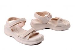 Azaleia Vera Therapy PAP AD BT313 off white, sandały damskie. Białe sandały Azaleia, bez wzorów, bez obcasa, na platformie, bez zapięcia. Za 199.90 zł.