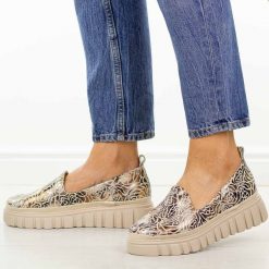 Złote multi skórzane półbuty damskie Filippo Dp7703/26. Żółte półbuty wsuwane Filippo, na jesień, bez wzorów, z jeansu, eleganckie, z okrągłym noskiem, bez obcasa, na platformie. Za 229.00 zł.