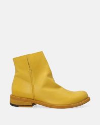 Skórzane botki damskie w kolorze żółtym M014LEYEOBB012. Żółte botki Venezia, bez wzorów, ze skóry, bez obcasa, bez zapięcia. Za 599.00 zł.