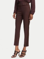 Elisabetta Franchi Spodnie materiałowe PA-185-62E2-V270 Brązowy ciemny Slim Fit. Brązowe spodnie materiałowe Elisabetta Franchi, bez wzorów, z materiału. Za 1,149.00 zł.