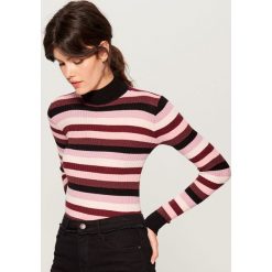 Dopasowany sweter z golfem - Różowy. Swetry marki GEOLOGIC. W wyprzedaży za 49.99 zł.