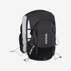 Plecak do biegania w terenie unisex Kiprun 900 20+5 litrów z bukłakiem 2 l. Czarne plecaki KIPRUN, bez wzorów, bez dodatków. Za 499.99 zł.