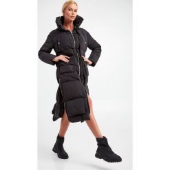 Płaszcz pikowany PATRIZIA PEPE. Płaszcze Patrizia Pepe, bez wzorów, bez kaptura. Za 2,639.00 zł.