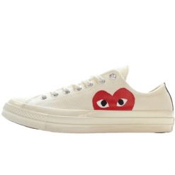 Buty do chodzenia dla dorosłych Converse Comme des Garçons Play Blanche Basse. Białe buty sportowe lifestyle Converse, bez wzorów, bez zapięcia, trekkingowe. W wyprzedaży za 711.05 zł.