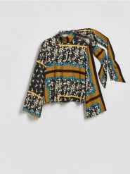 Wzorzysta bluzka z wiązaniem - wielobarwny. Bluzki Reserved, l, bez wzorów, z wiskozy, bez kołnierzyka, bez ramiączek. Za 149.99 zł.