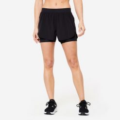 Spodenki fitness cardio damskie Domyos 2 w 1. Czarne szorty sportowe DOMYOS, bez wzorów, z materiału, na fitness i siłownię. Za 69.99 zł.