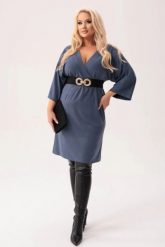 Wiskozowa sukienka Ivette z kopertowym dekoltem w odcieniach jeansu PLUS SIZE XXL. Sukienki Moda Size Plus Iwanek, do pracy, plus size, bez wzorów, z jeansu, biznesowe, bez kołnierzyka, plus size, bez ramiączek, mini, kopertowe. Za 299.90 zł.