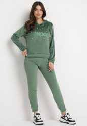 Ciemnozielony Welurowy Komplet Dresowy Bluza z Perłami i Brokatem Luźne Spodnie Morwenina. Zielone bluzy Born2be, m, bez wzorów, z dresówki, bez kaptura. W wyprzedaży za 72.24 zł.