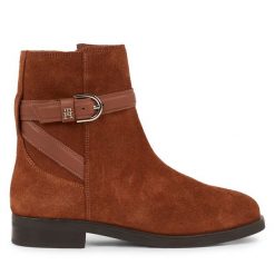 Botki Tommy Hilfiger. Brązowe botki Tommy Hilfiger, bez wzorów, bez obcasa, na płaskiej podeszwie, bez zapięcia. Za 419.99 zł.