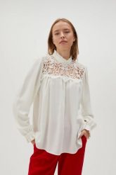 Koszula z koronką i bufiastymi rękawami biała. Białe koszule MOODO, l, bez wzorów, z koronki, bez kołnierzyka, bez ramiączek. Za 129.99 zł.