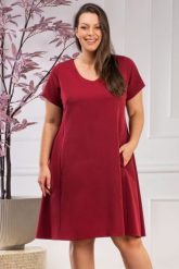 Sukienka trapezowa z eleganckiej tkaniny KARLA bordowa. Czerwone sukienki KARKO, na co dzień, s, bez wzorów, z elastanu, eleganckie, bez kołnierzyka, bez ramiączek, midi, kopertowe. Za 89.50 zł.