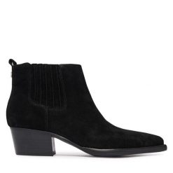 Sztyblety Guess. Czarne botki Guess, z aplikacjami, bez obcasa, na słupku, bez zapięcia. Za 674.99 zł.