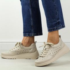 Beżowe ażurowe skórzane półbuty damskie S.Barski 482. Brązowe półbuty wsuwane S.BARSKI, na jesień, w ażurowe wzory, ze skóry, eleganckie, bez obcasa, na koturnie. Za 239.00 zł.
