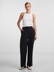 YAS Spodnie materiałowe 26030711 Czarny Regular Fit. Czarne spodnie materiałowe YAS, bez wzorów, z materiału. Za 149.99 zł.