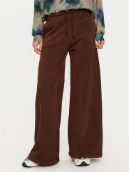 Deha Spodnie dresowe C12175 Brązowy Relaxed Fit. Brązowe spodnie dresowe Deha, bez wzorów, z bawełny. Za 379.99 zł.