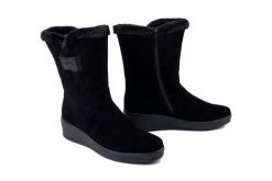 RIEKER Y4456-00 black, botki damskie. Czarne botki Rieker, bez wzorów, bez obcasa, na koturnie, bez zapięcia. Za 285.94 zł.